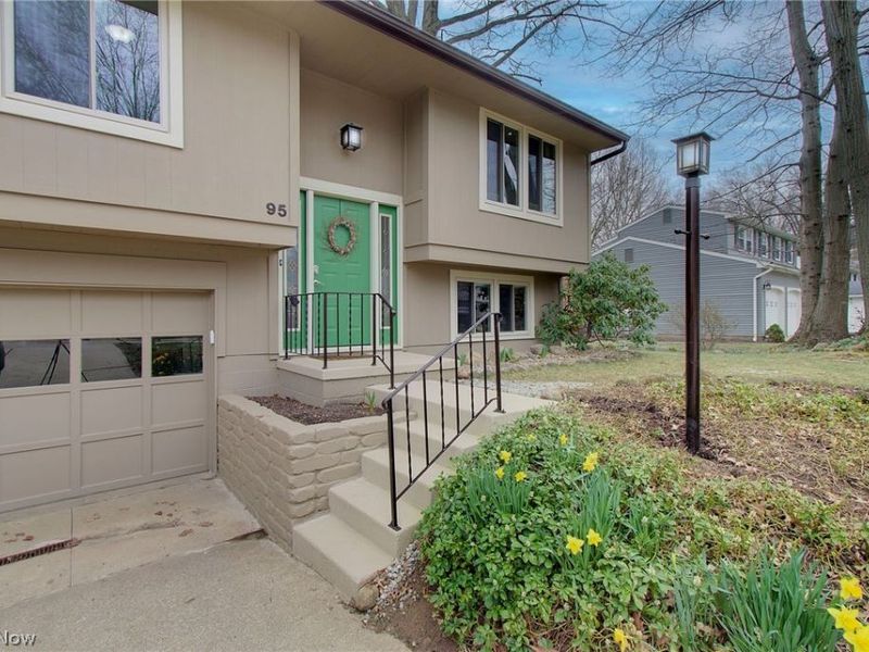 95 Oakhurst Drive, Munroe Falls, OH 44262 Photo 6