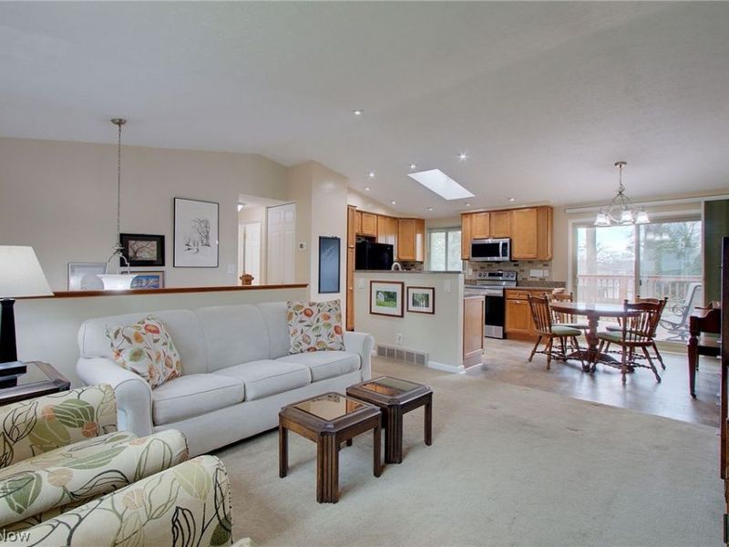 95 Oakhurst Drive, Munroe Falls, OH 44262 Photo 7