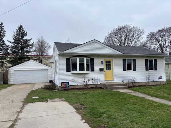 4919 Karen Avenue SW, Wyoming, MI 49548