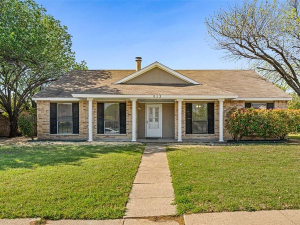 513 Beechwood Drive, Grand Prairie, TX 75052