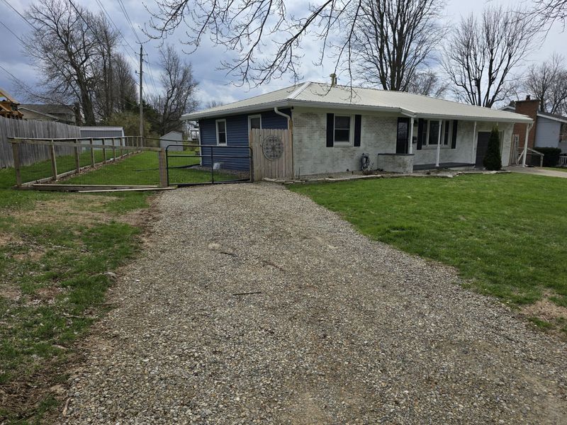 880 E Brown Avenue, Bellefontaine, OH 43311 Photo 6