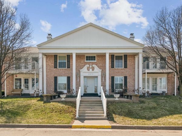2375 Coventry Park #101, Dubuque, IA 52001