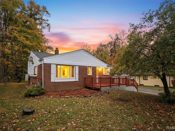21473 Lundy Drive, Farmington Hills, MI 48336