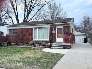 942 E Gardenia Avenue , Madison Heights, MI 48071