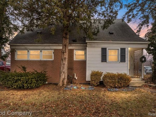 20315 Lancaster Street, Harper Woods, MI 48225