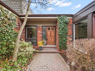 971 Stratford Lane , Bloomfield Hills, MI 48304