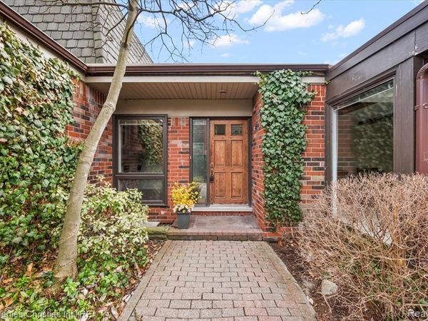 971 Stratford Lane , Bloomfield Hills, MI 48304