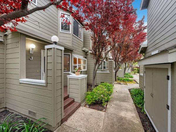 2071 Plymouth Street, Unit J, Mountain View, CA 94043