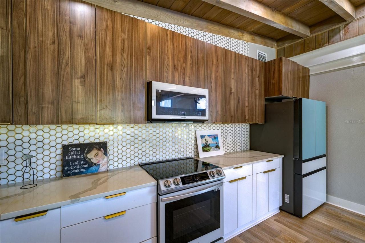 3636 Mineola Drive , Sarasota, FL 34239 Photo