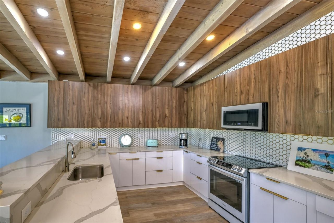 3636 Mineola Drive , Sarasota, FL 34239 Photo