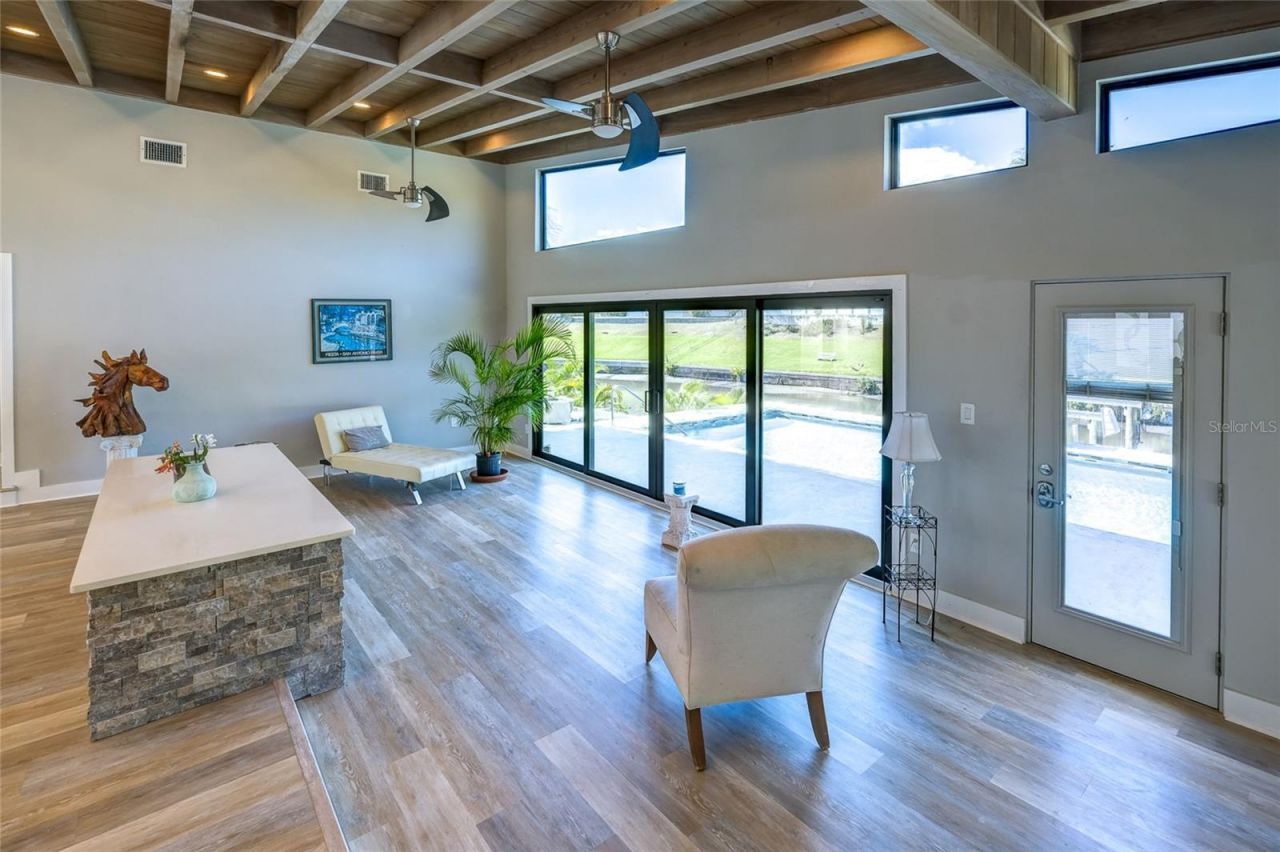 3636 Mineola Drive , Sarasota, FL 34239 Photo