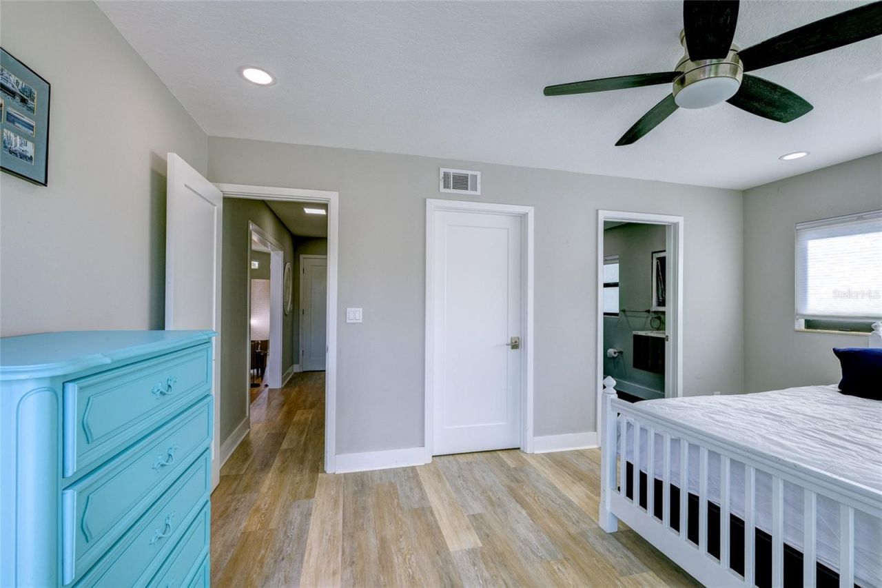 3636 Mineola Drive , Sarasota, FL 34239 Photo