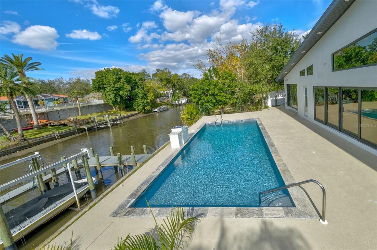 3636 Mineola Drive , Sarasota, FL 34239 Photo