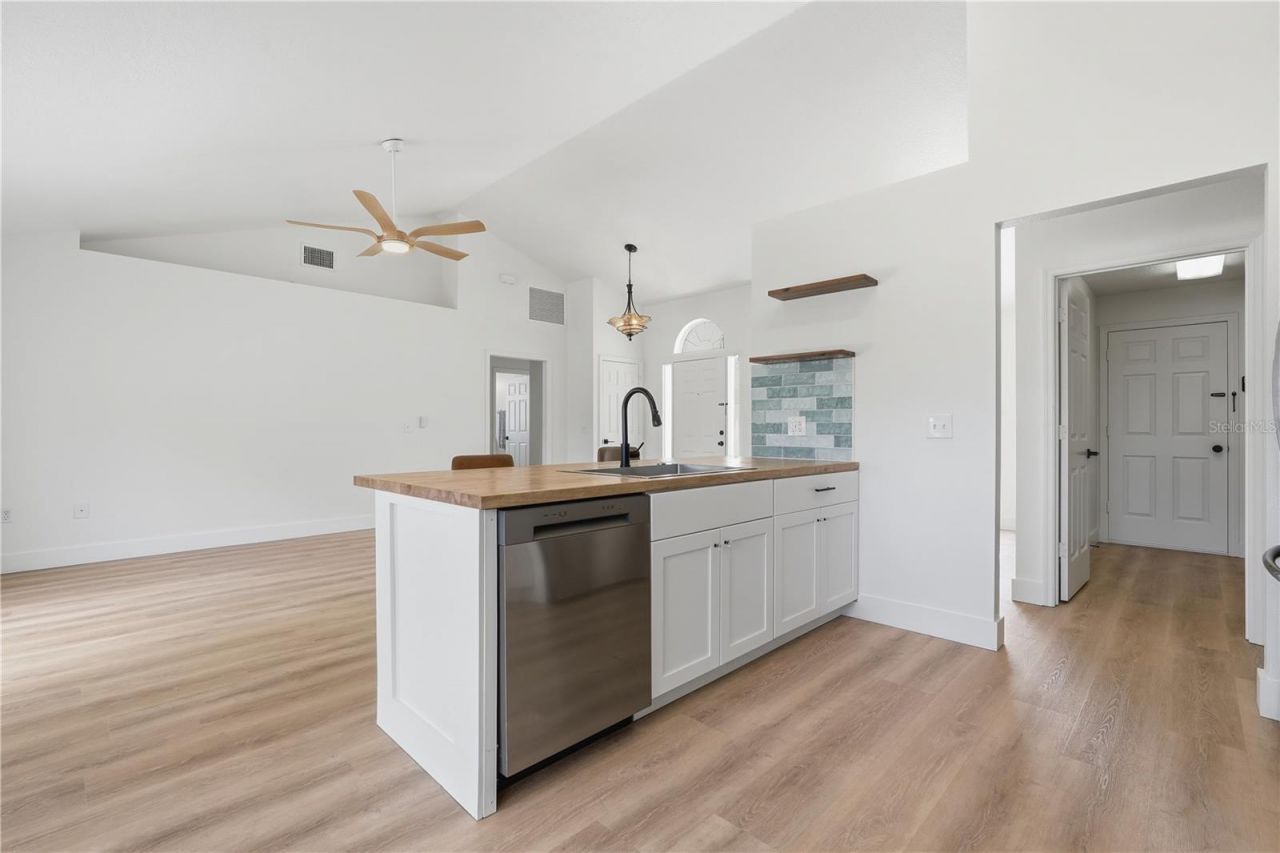 36703 Sundance Drive, Grand Island, FL 32735 Photo