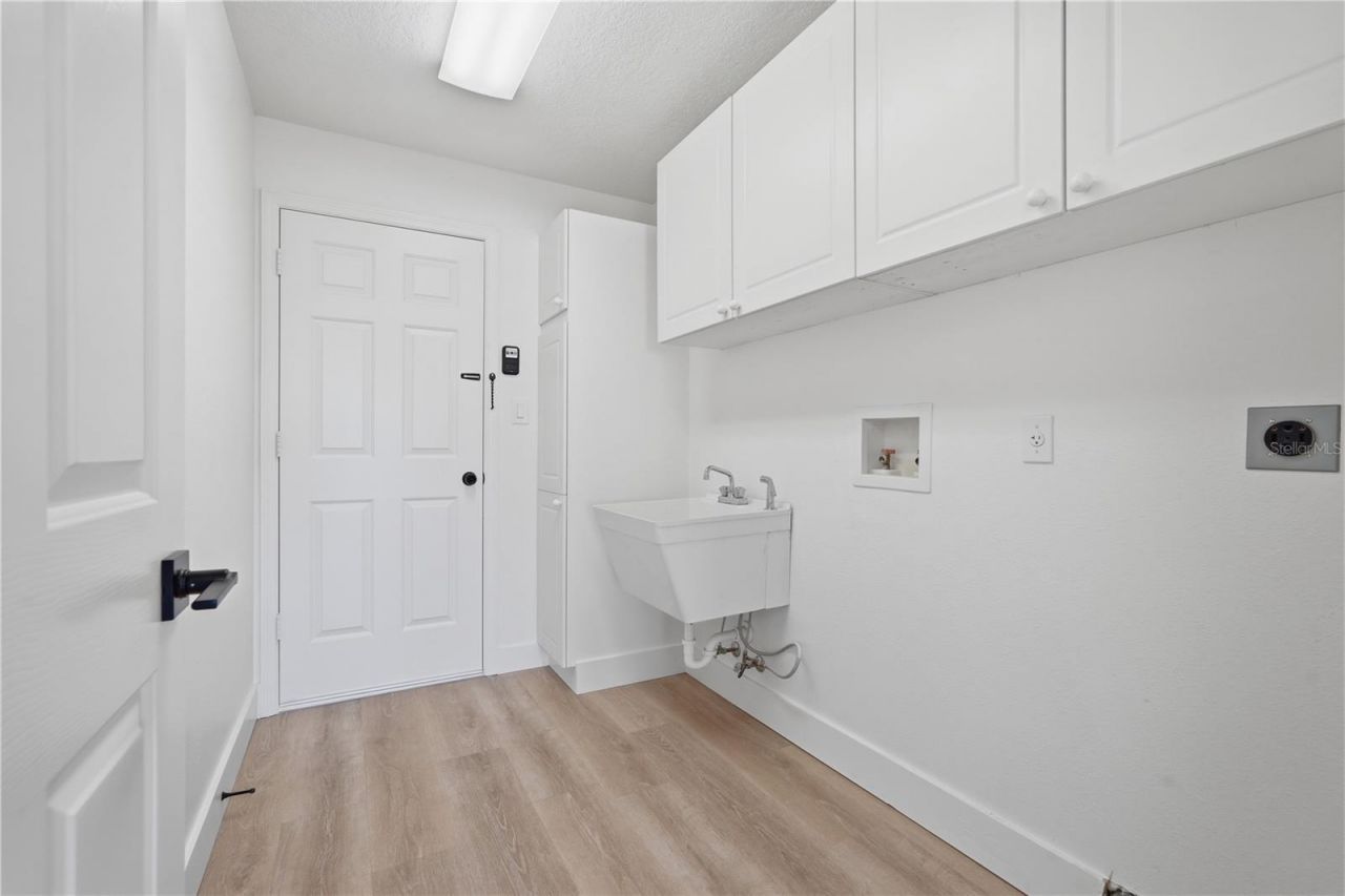 36703 Sundance Drive, Grand Island, FL 32735 Photo