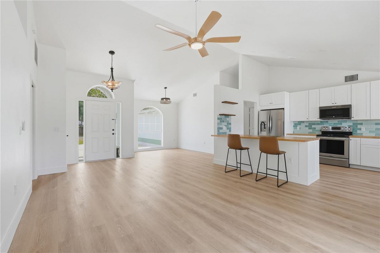 36703 Sundance Drive, Grand Island, FL 32735 Photo