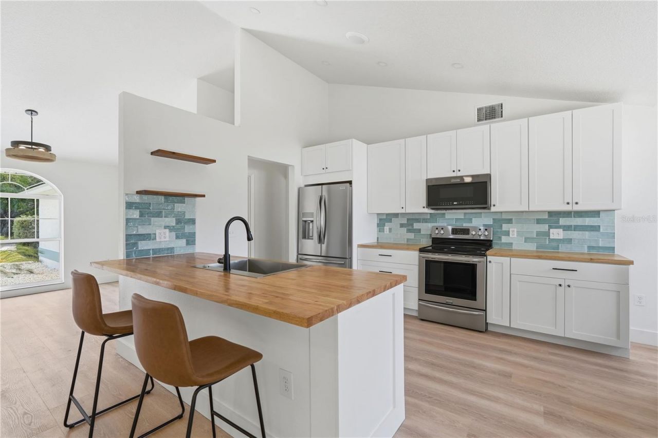 36703 Sundance Drive, Grand Island, FL 32735 Photo