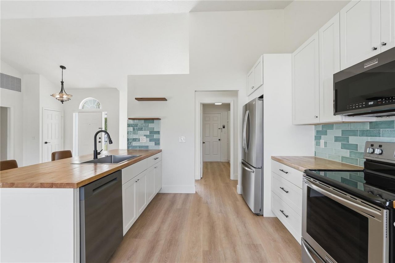 36703 Sundance Drive, Grand Island, FL 32735 Photo