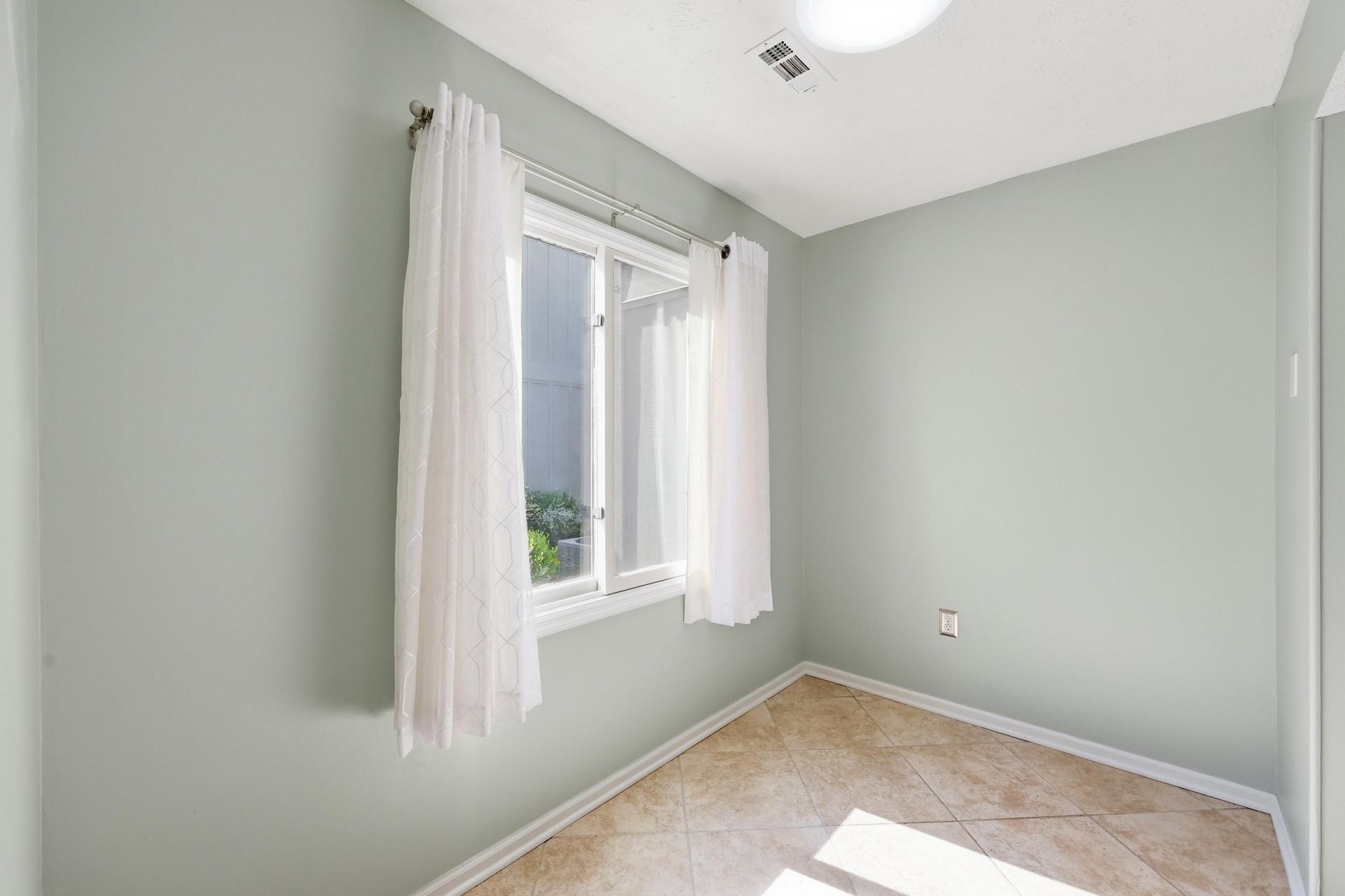 310 N 75th Ave N  Photo 11