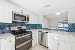 310 N 75th Ave N  photo 4