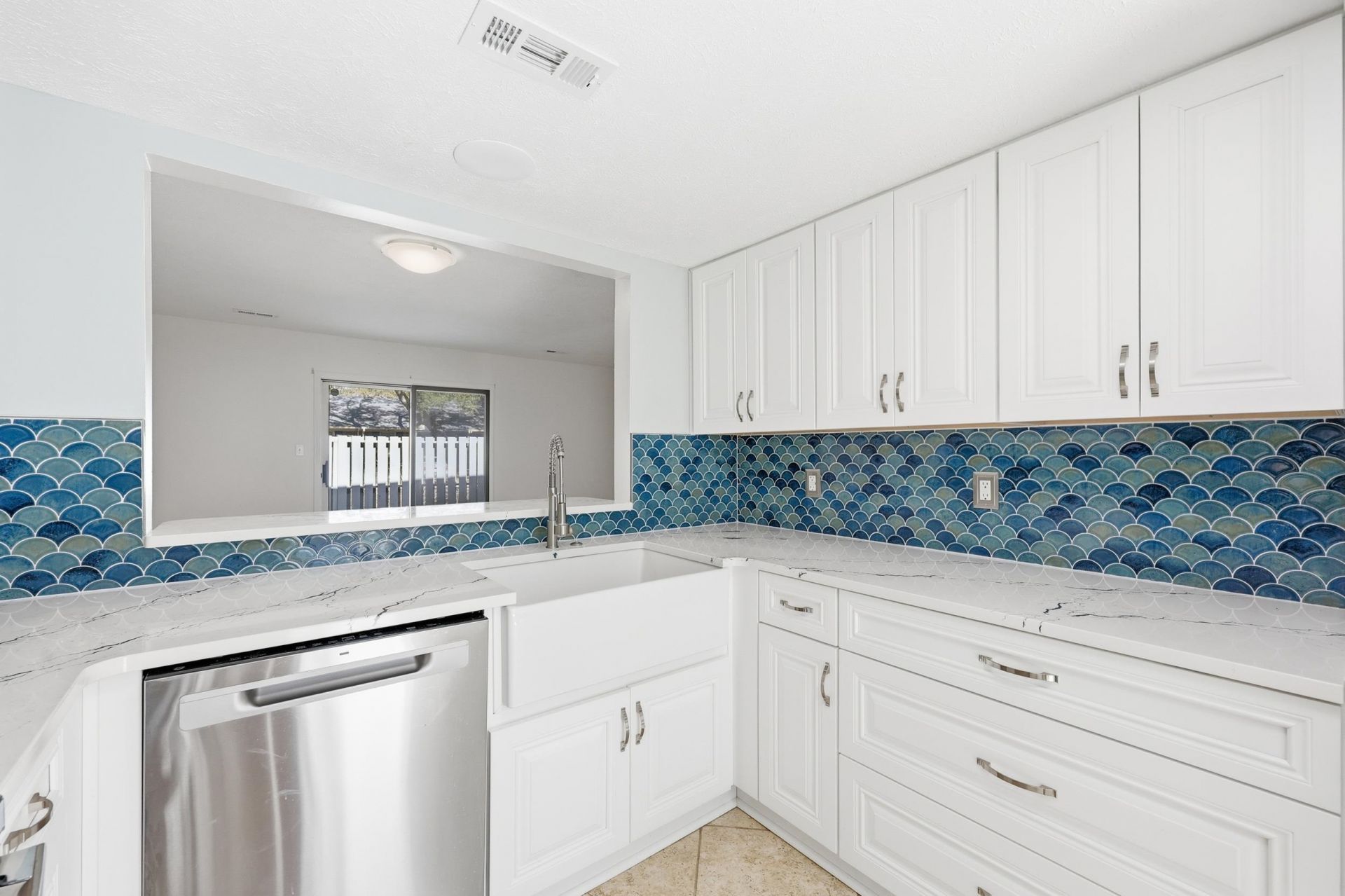 310 N 75th Ave N  Photo 6