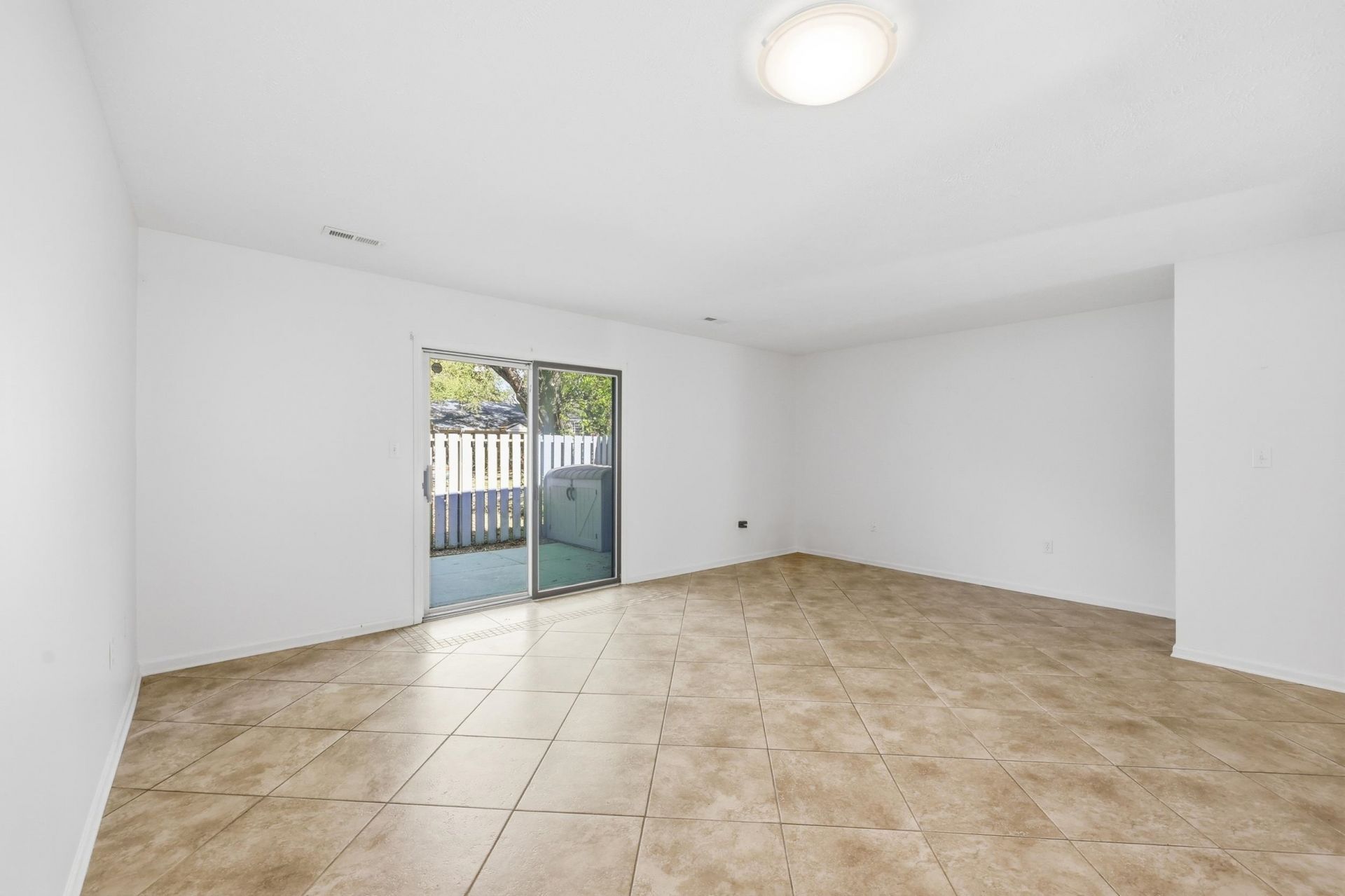 310 N 75th Ave N  Photo 8