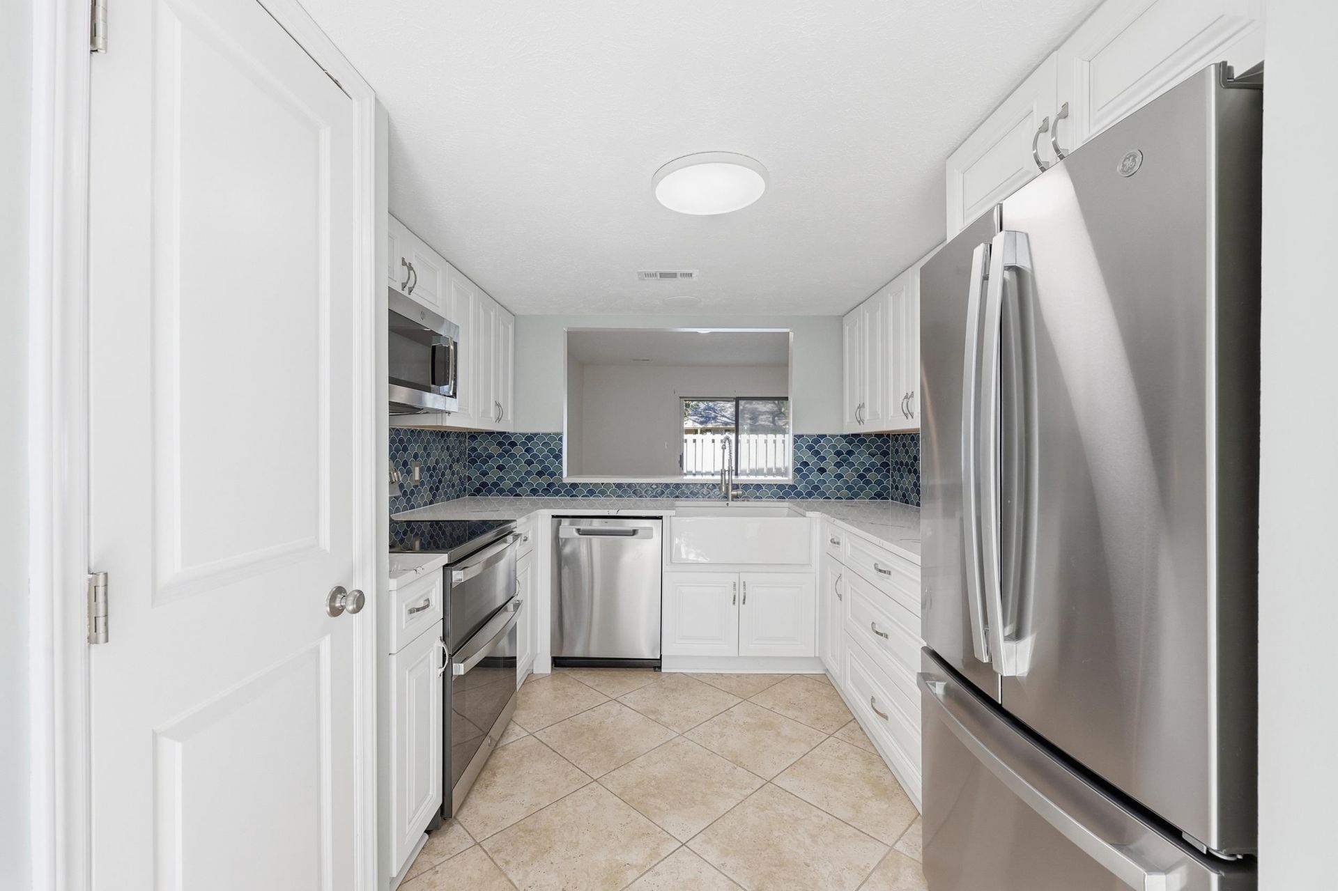 310 N 75th Ave N  Photo 9