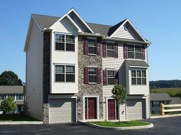 8 SHADY TREE COURT , YORK, PA 17402