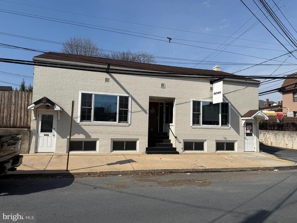 20 LINDEN ROAD , HERSHEY, PA 17033