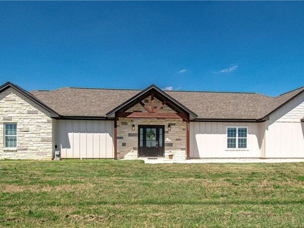 102 Carley Court, Little River Academy, TX 76554
