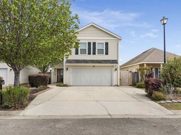 126 Cottage View Dr, Pensacola, FL 32507