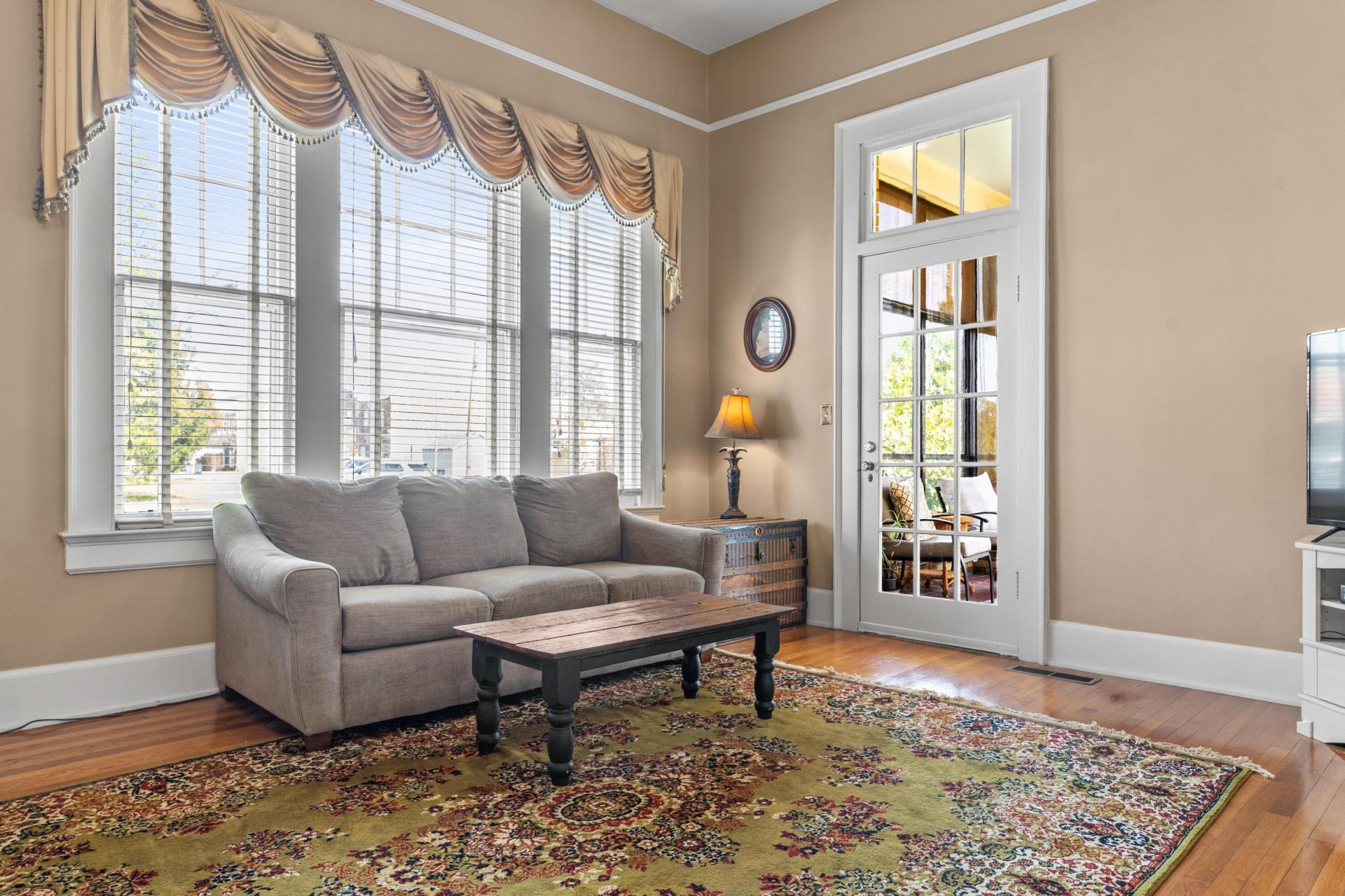 302 N 1st Street Photo 10