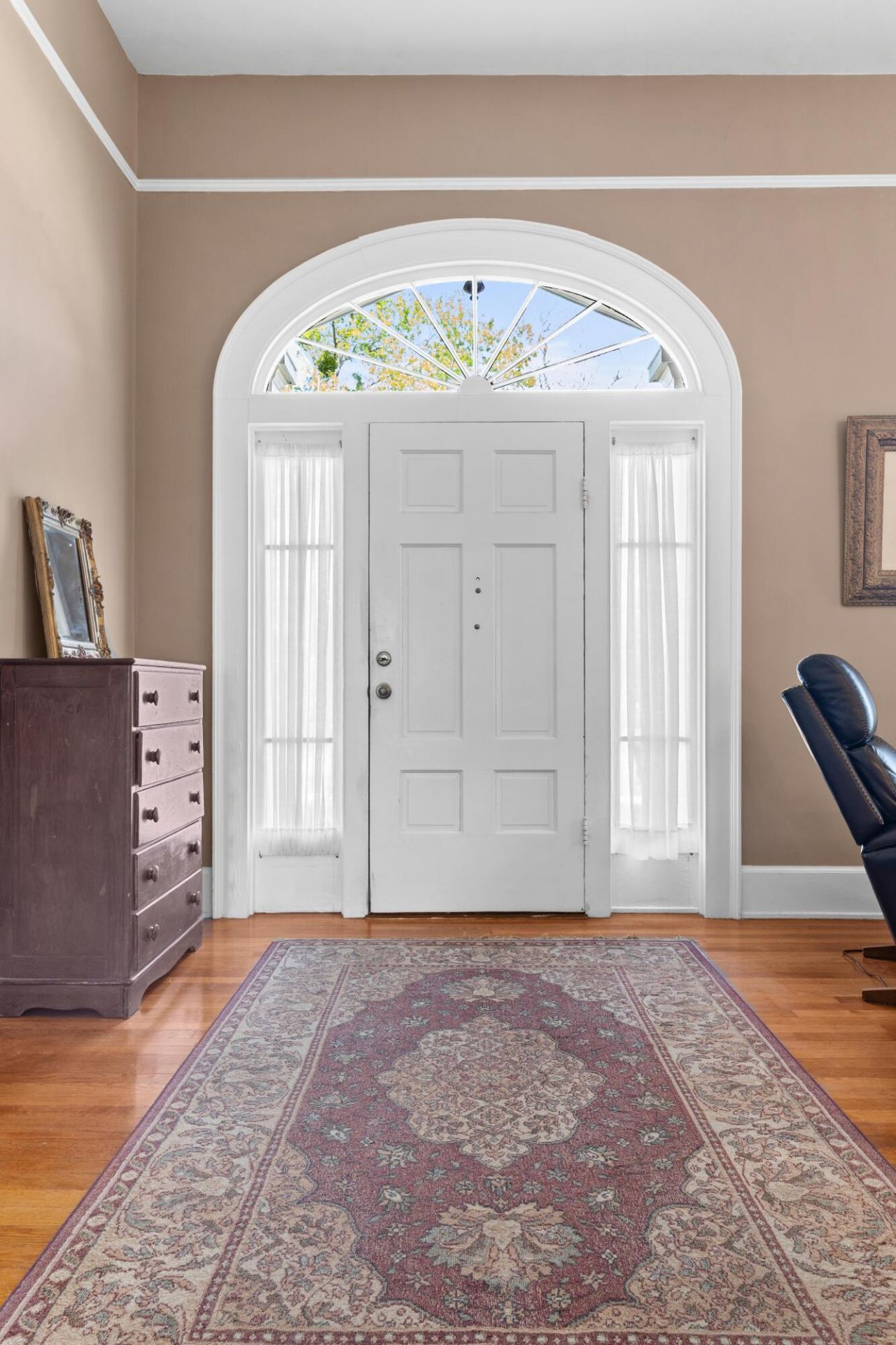 302 N 1st Street Photo 6