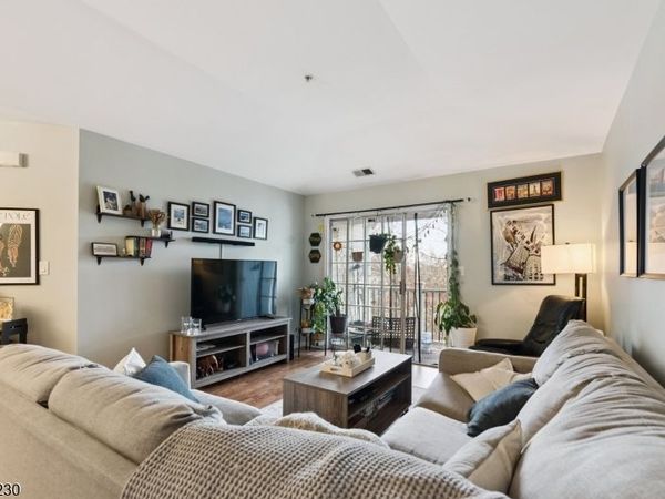 1634 Waterford Dr, Edison, NJ 08817