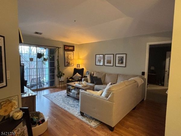 1634 Waterford Dr, Edison, NJ 08817