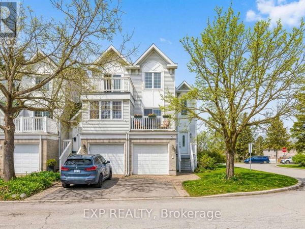 10 Castlegreen Private, Ottawa, ON K1T3N2