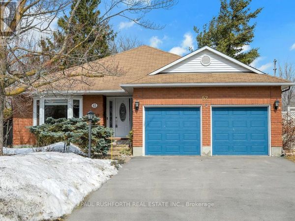 62 Topley Crescent , Ottawa, ON K1G4M7