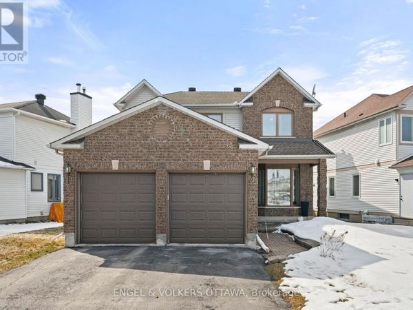17 Hunterswood Crescent , Ottawa, ON K1G5V1