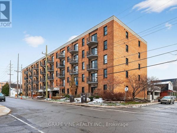 50 Burnside Avenue , Unit 102, Ottawa, ON K1Y2M2