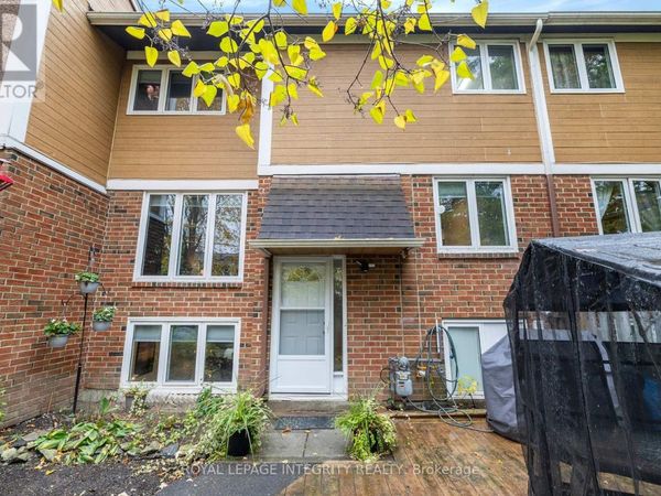 142 Salter Crescent , Ottawa, ON K2K1Y8