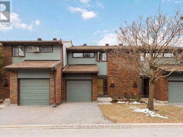 4 Chisholm Court , Ottawa, ON K2K1E2