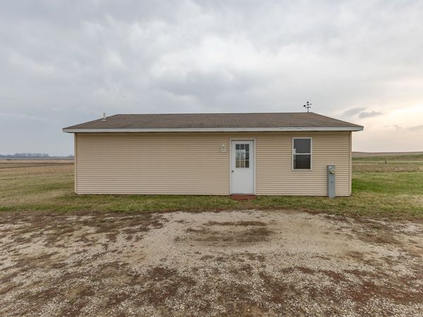 22308 N 2120th Avenue , Atkinson, IL 61235