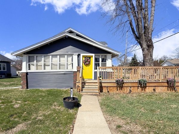 621 24th Avenue , Moline, IL 61265