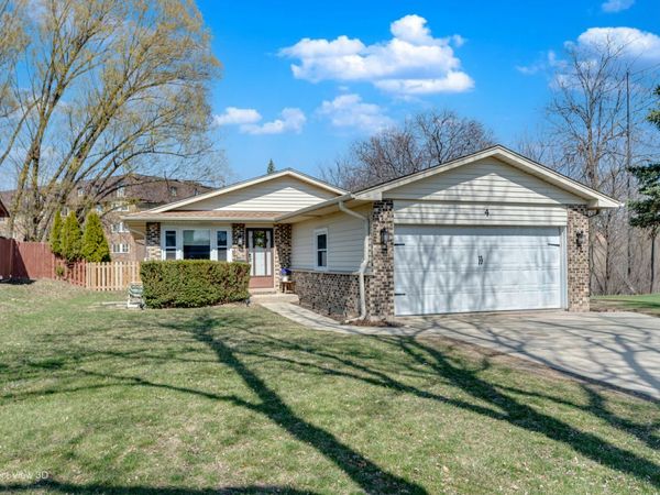 4 W Beech Drive , Schaumburg, IL 60193