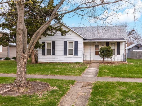 214 W Owsley Street , Chenoa, IL 61726