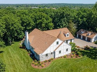 674 Plum Tree Road Barrington Hills, IL 60010