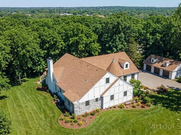 674 Plum Tree Road, Barrington Hills, IL 60010