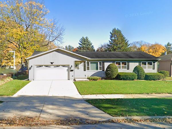 17 N Weston Avenue , Elgin, IL 60123