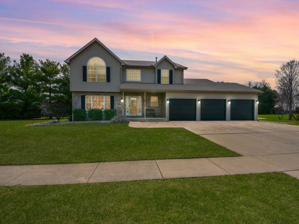 104 Hunter Court , Hudson, IL 61748