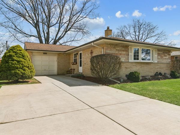 589 Jon Lane , Des Plaines, IL 60016